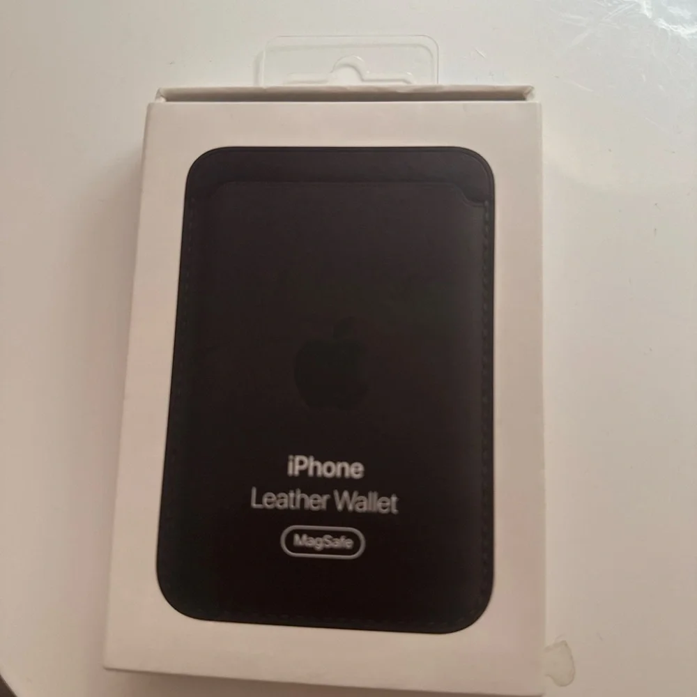 Apple iPhone Leather Wallet with MagSafe - Dark Gray - Picture 5 of 5